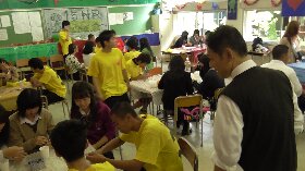 １年５組ブレスレットづくり